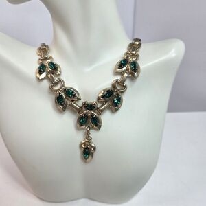 vintage barclay gold tone 70s statement necklace emerald green rhinestones 16in